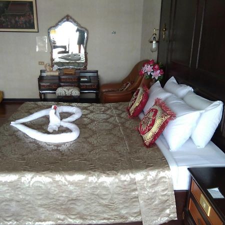 Petchkasem Grand Hotel Surin Extérieur photo