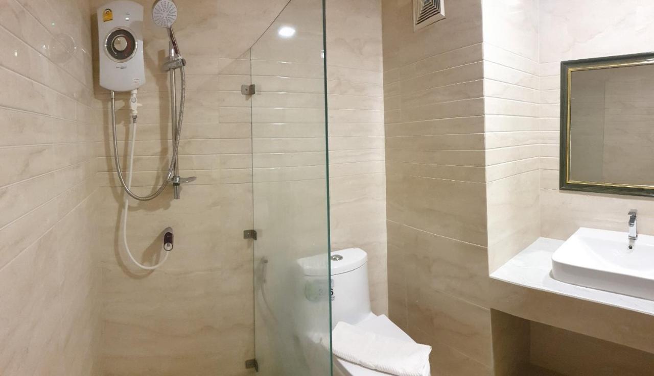 Petchkasem Grand Hotel Surin Extérieur photo