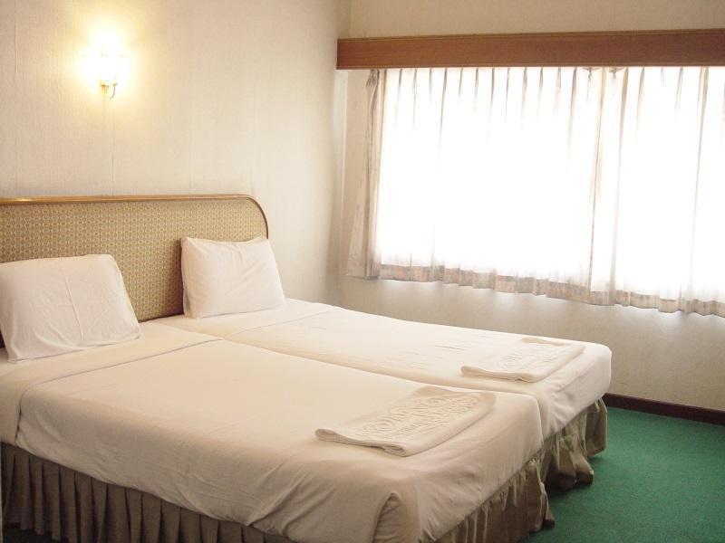 Petchkasem Grand Hotel Surin Extérieur photo