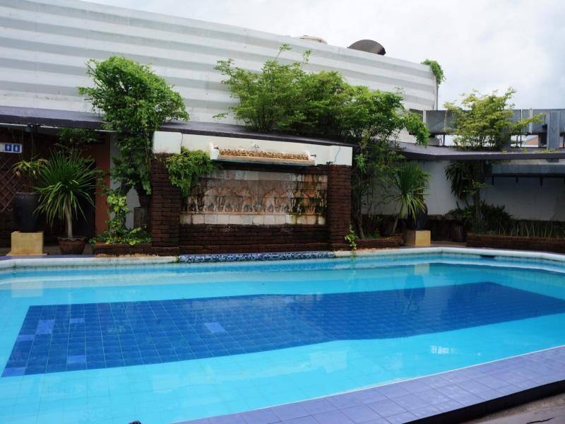 Petchkasem Grand Hotel Surin Extérieur photo