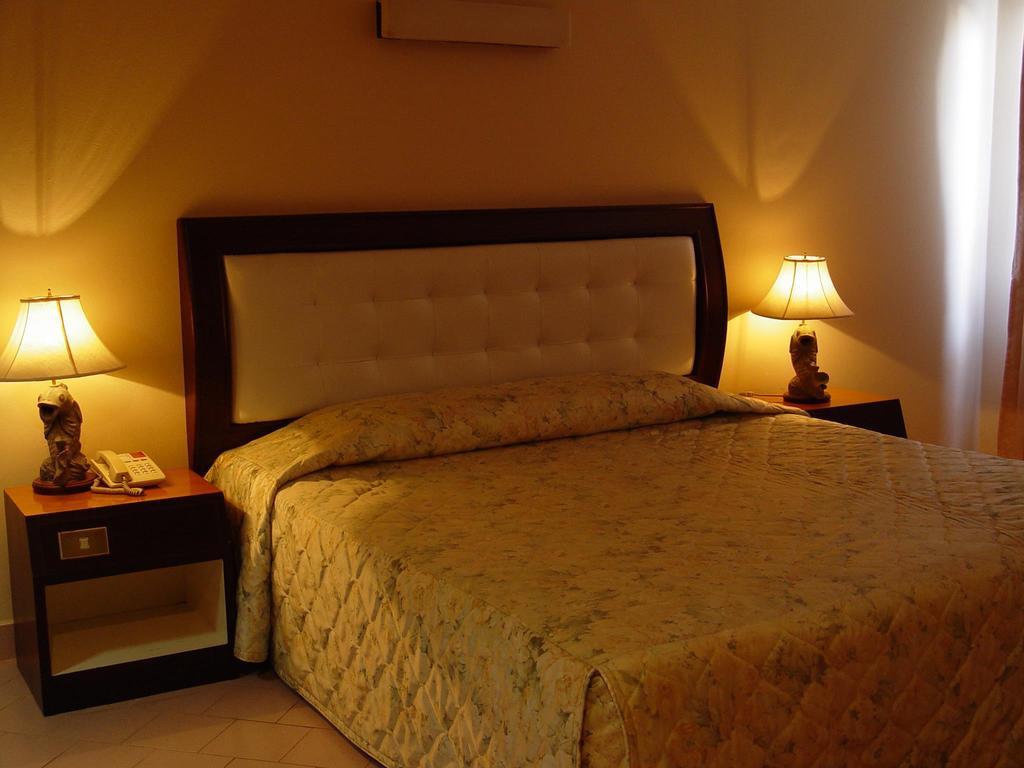 Petchkasem Grand Hotel Surin Extérieur photo