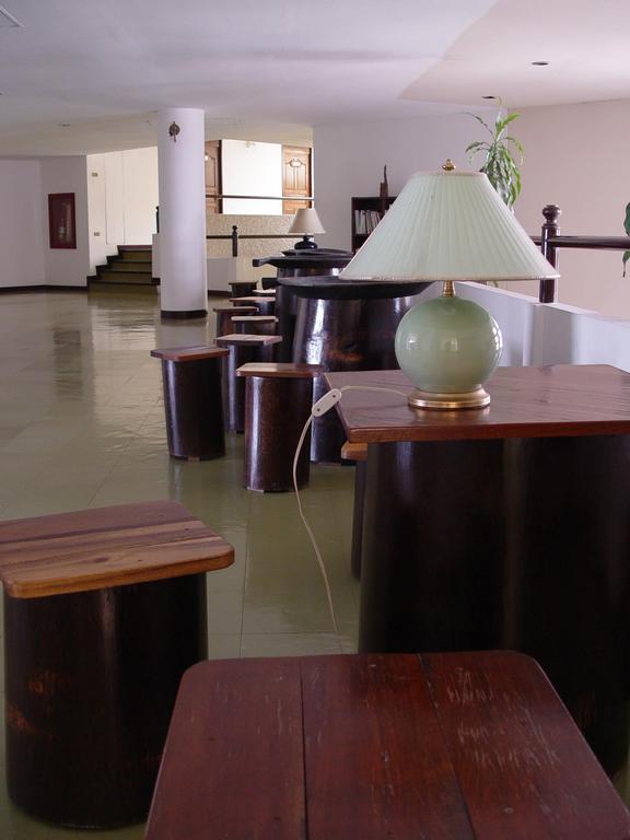 Petchkasem Grand Hotel Surin Extérieur photo