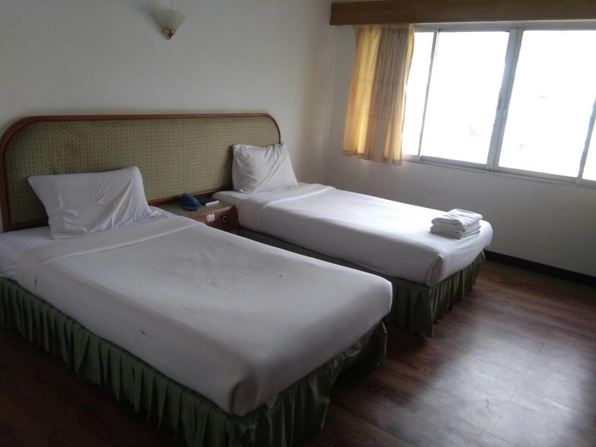Petchkasem Grand Hotel Surin Extérieur photo