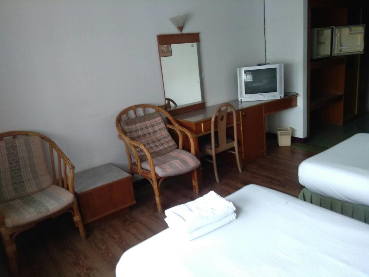 Petchkasem Grand Hotel Surin Extérieur photo
