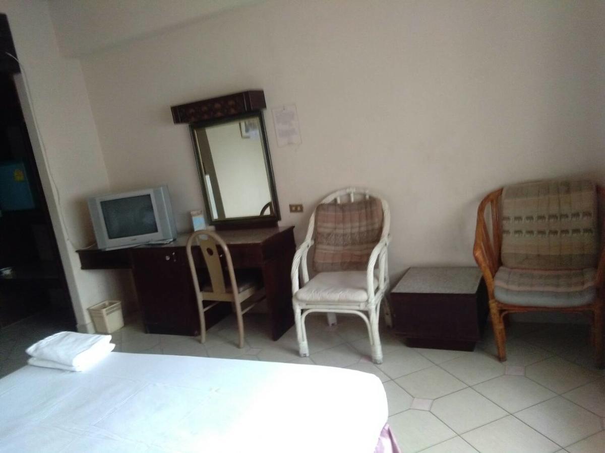 Petchkasem Grand Hotel Surin Extérieur photo