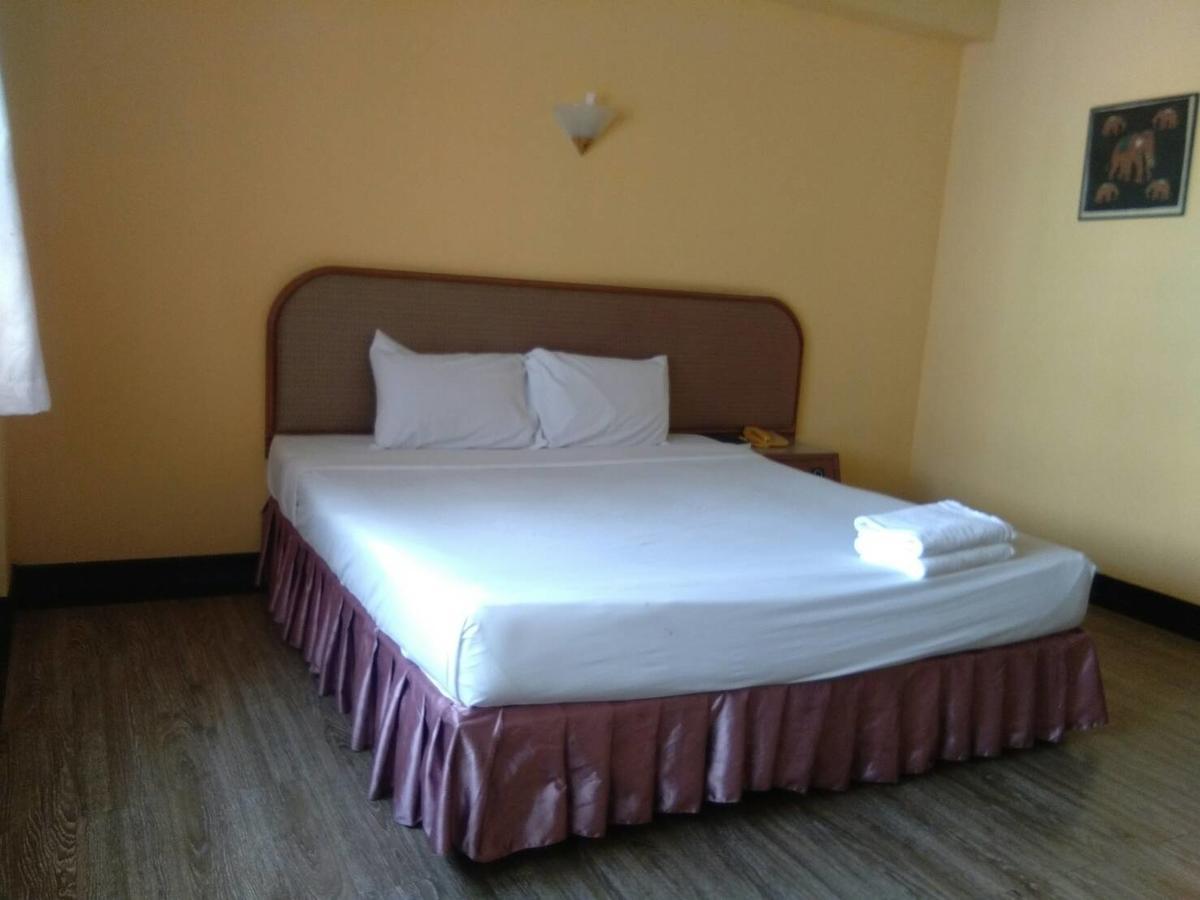 Petchkasem Grand Hotel Surin Extérieur photo