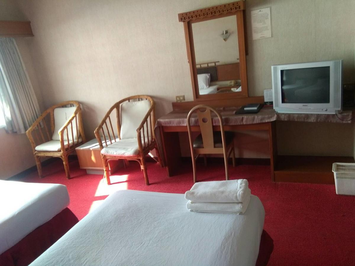 Petchkasem Grand Hotel Surin Extérieur photo