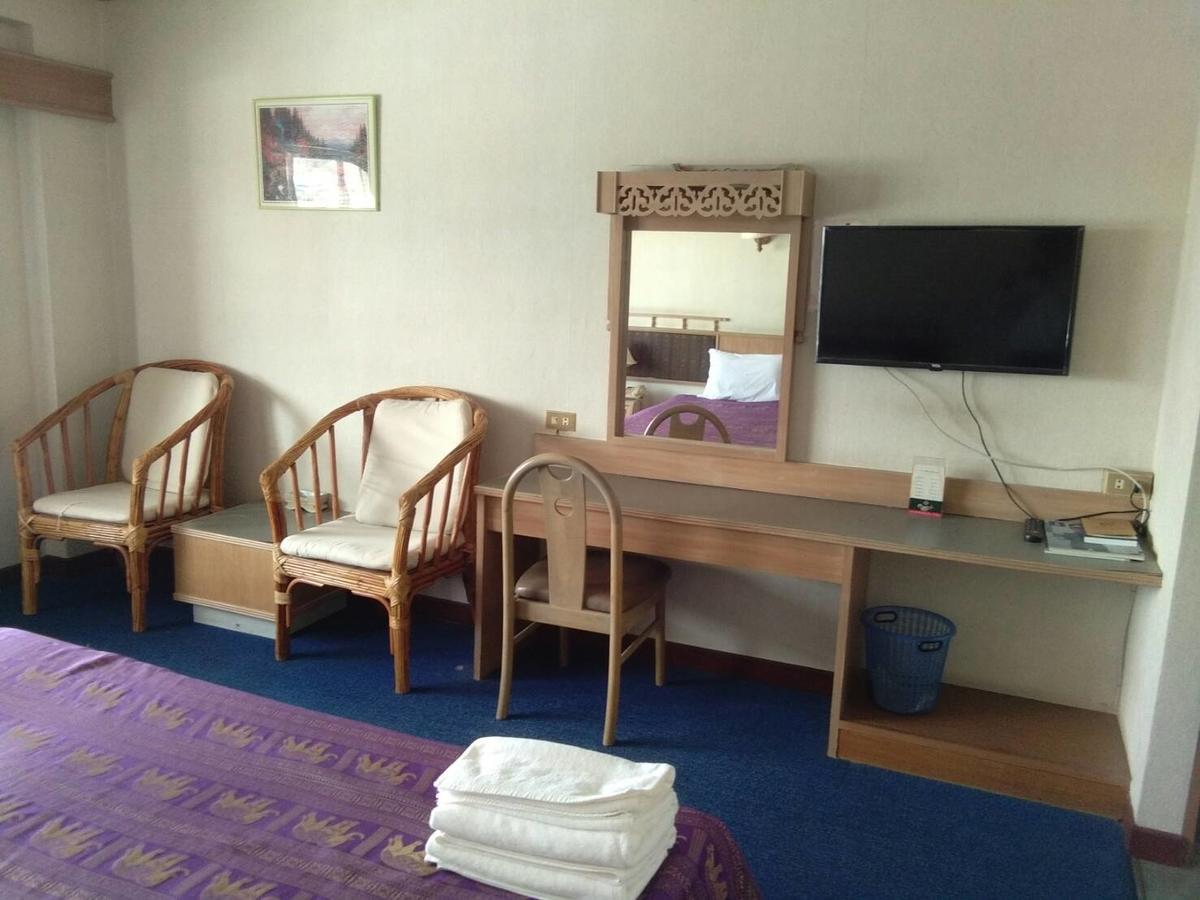 Petchkasem Grand Hotel Surin Extérieur photo