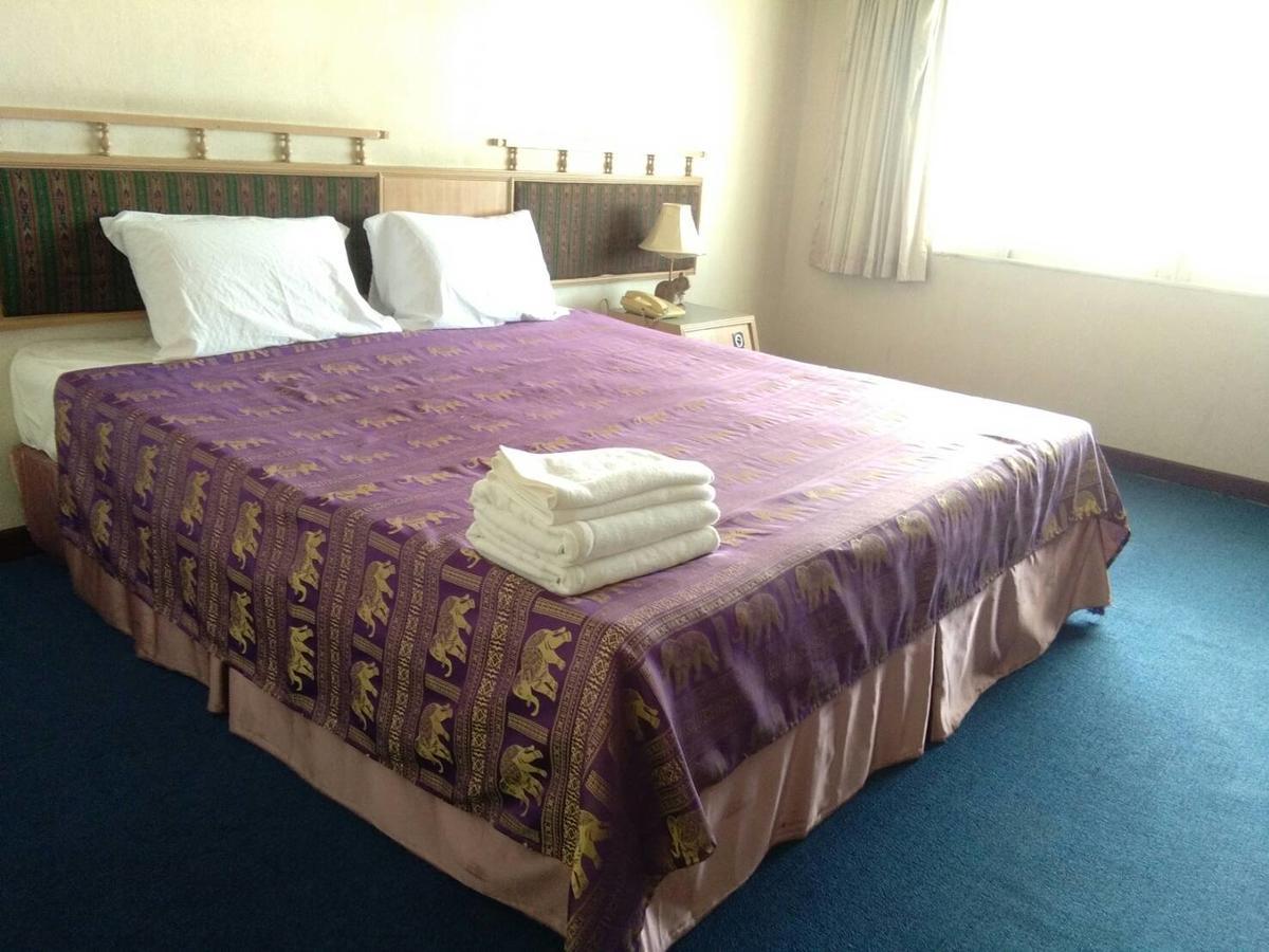 Petchkasem Grand Hotel Surin Extérieur photo