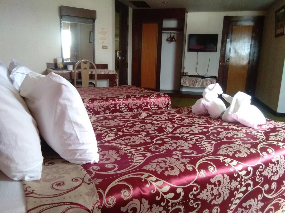 Petchkasem Grand Hotel Surin Extérieur photo