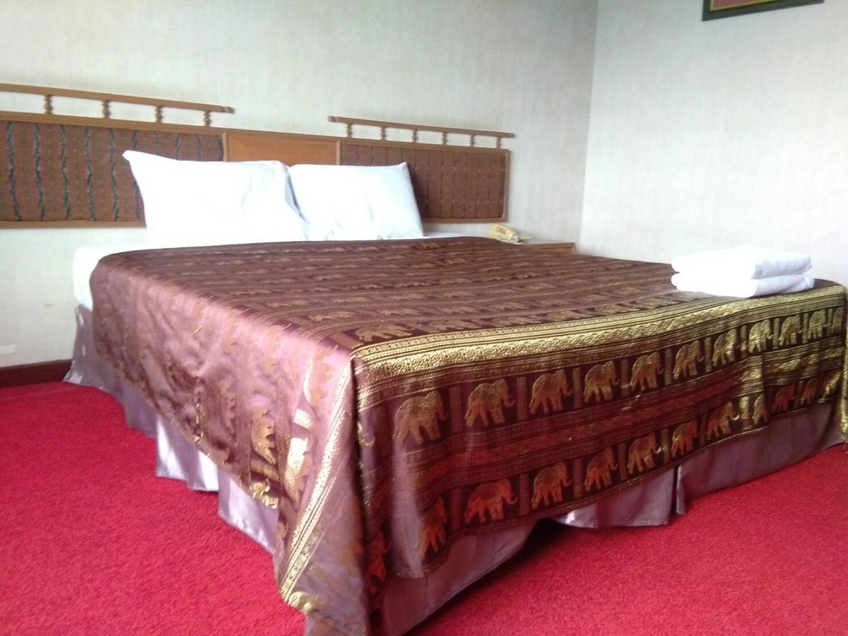 Petchkasem Grand Hotel Surin Extérieur photo