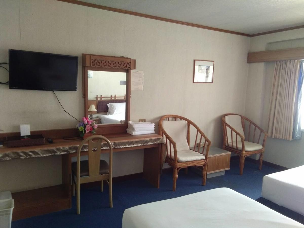 Petchkasem Grand Hotel Surin Extérieur photo