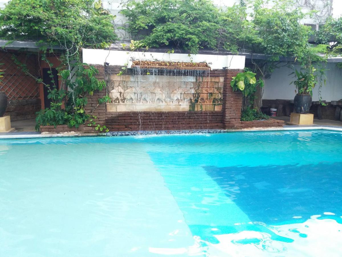 Petchkasem Grand Hotel Surin Extérieur photo