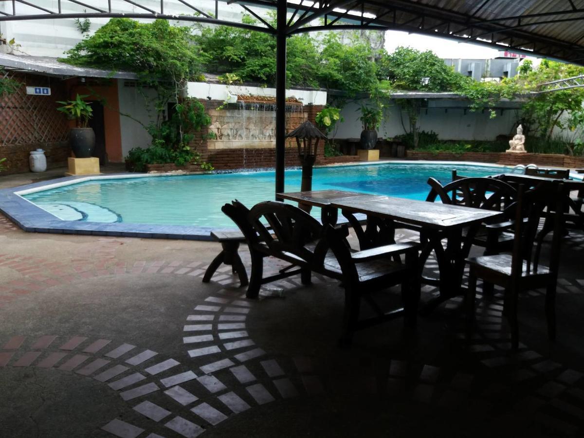 Petchkasem Grand Hotel Surin Extérieur photo