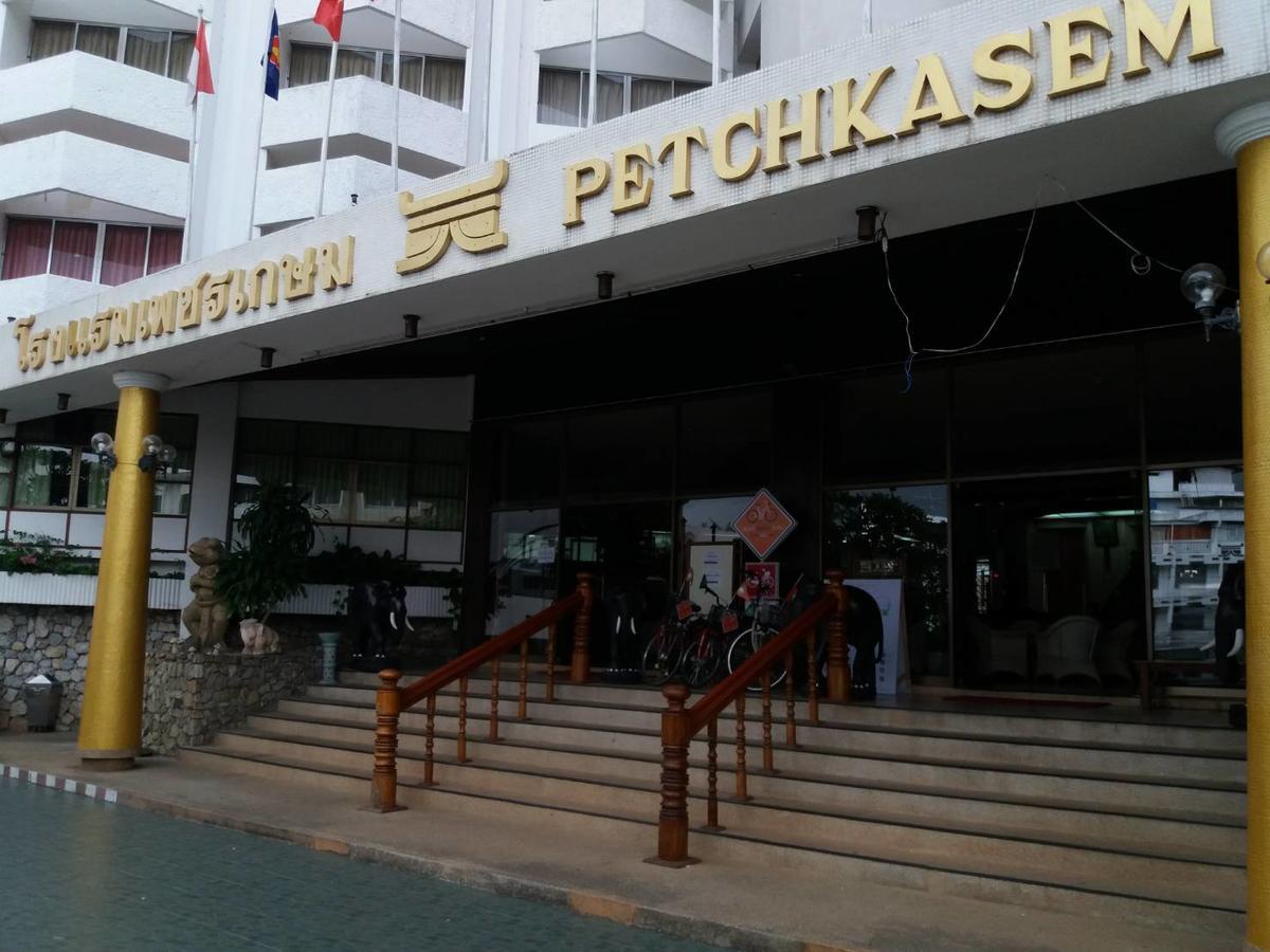 Petchkasem Grand Hotel Surin Extérieur photo