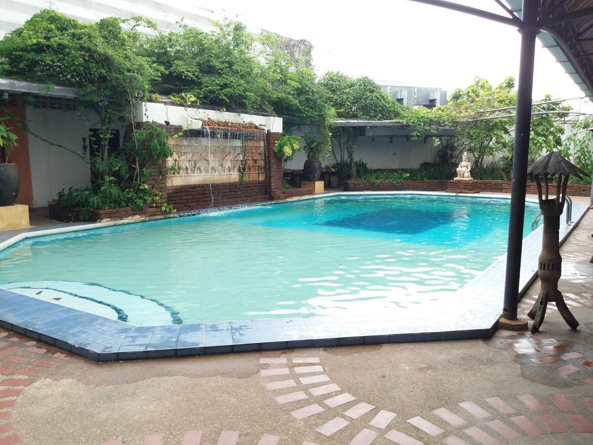Petchkasem Grand Hotel Surin Extérieur photo